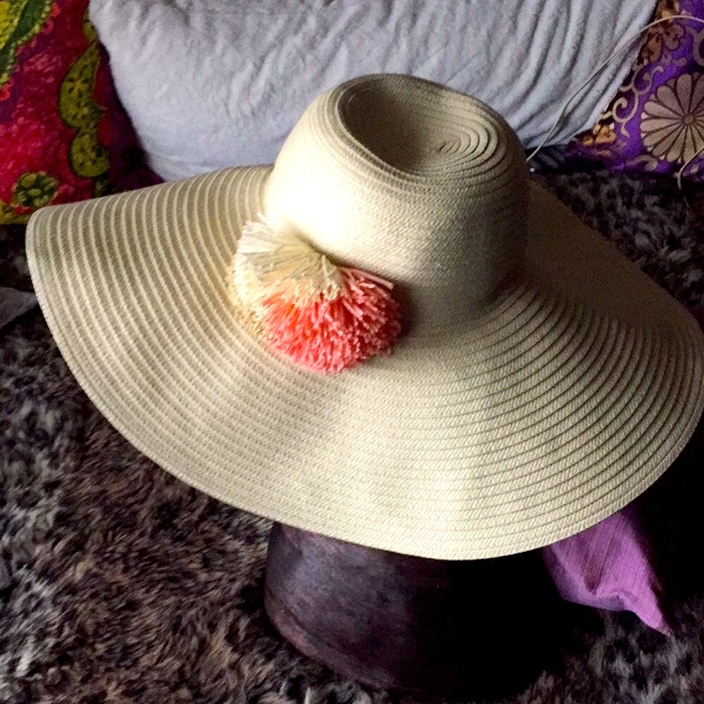 Beautiful Brand New Diva Sun Hat